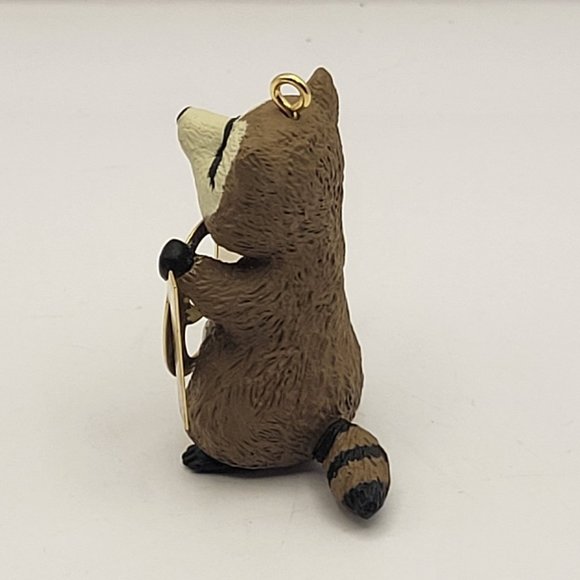 Hallmark Keepsake 1991 FABULOUS DECADE Series raccoon Christmas Ornament - Picture 4 of 11